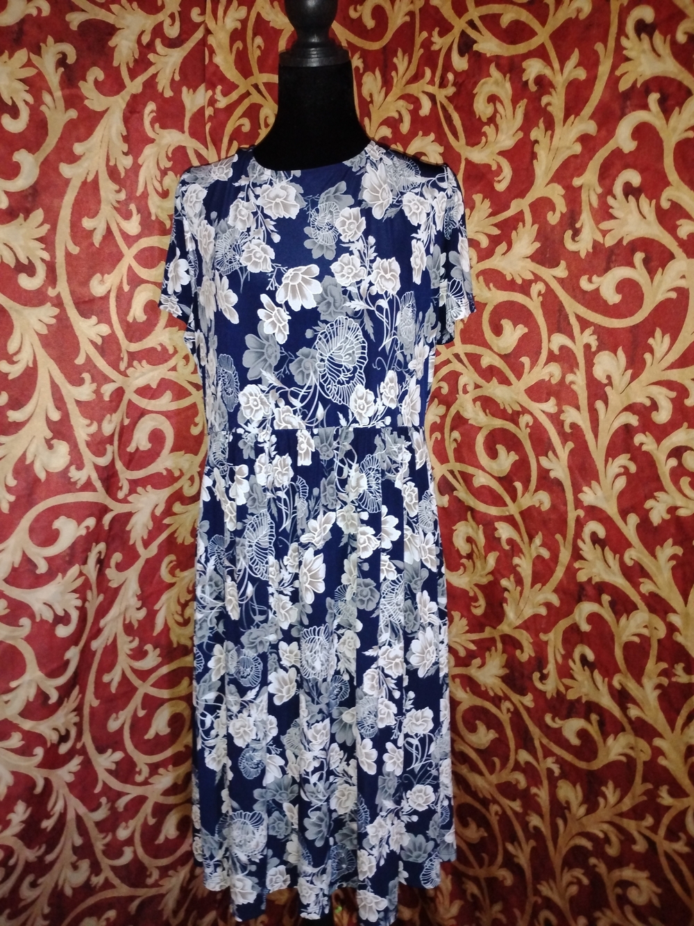 Chelsea Taylor Floral Midi Dress in Blue & White Size Medium